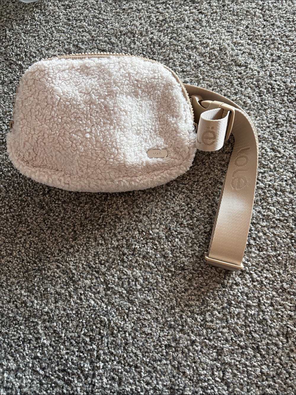 lOLe Cream Sherpa Belt Bag